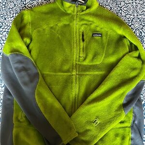 Patagonia jacket gecko green! Rare color!
